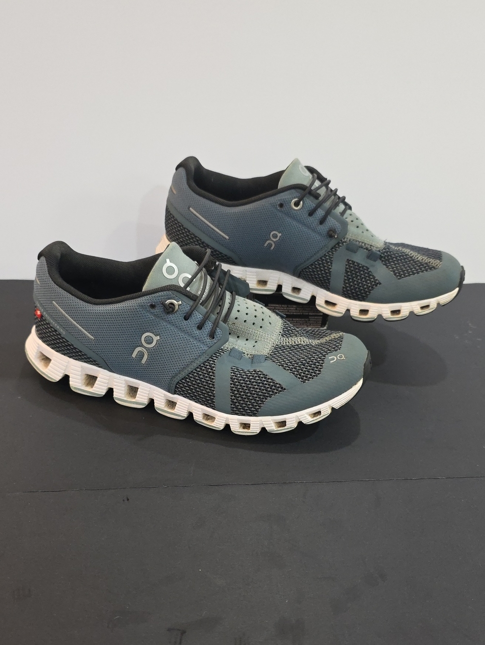 On Running Cloud Women's Athletic Shoes in Grey and Teal Size 7